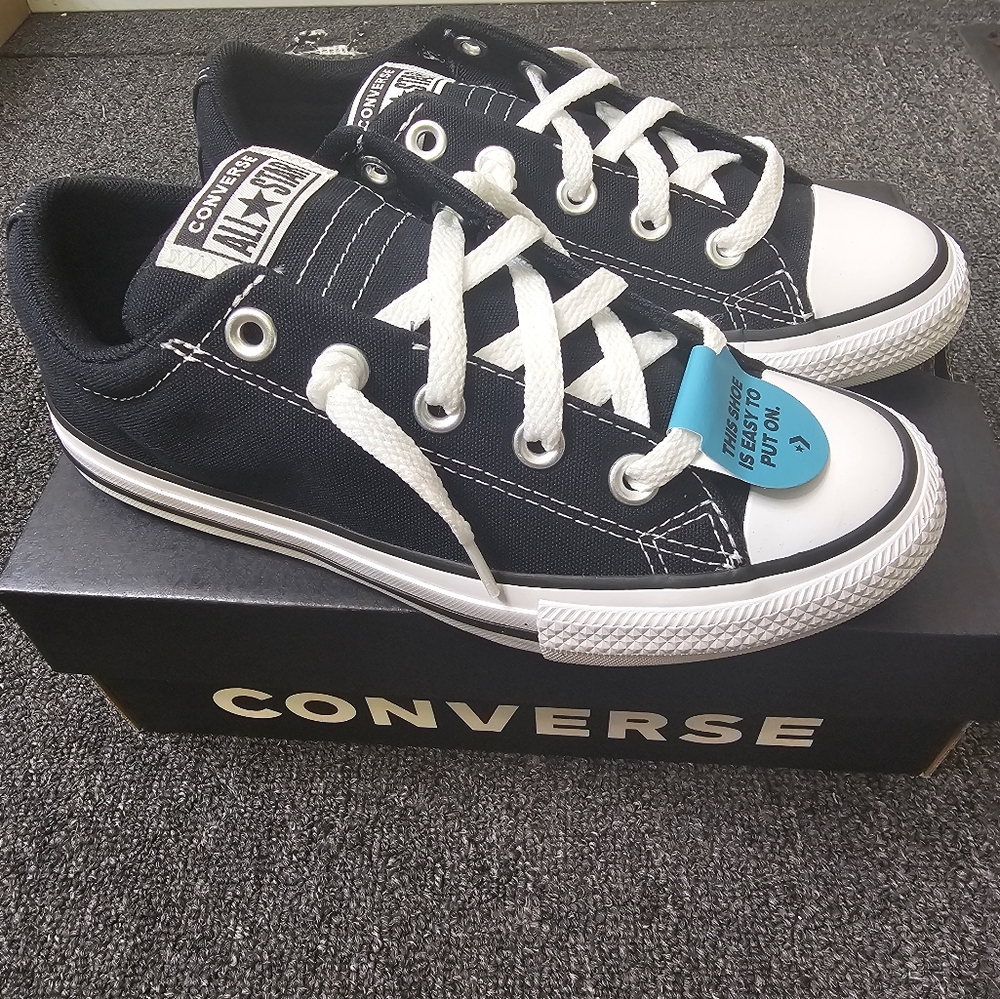Converse Black Youth  Unisex and White Chuck Taylor All-Star Sneakers Size 13